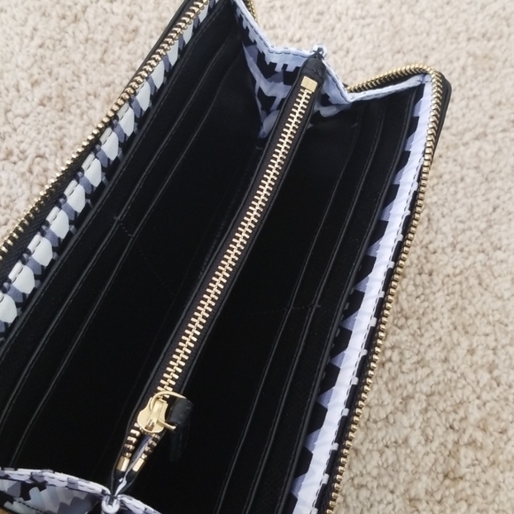 VERA BRADLEY Black Zippy Wallet - Picture 5 of 6